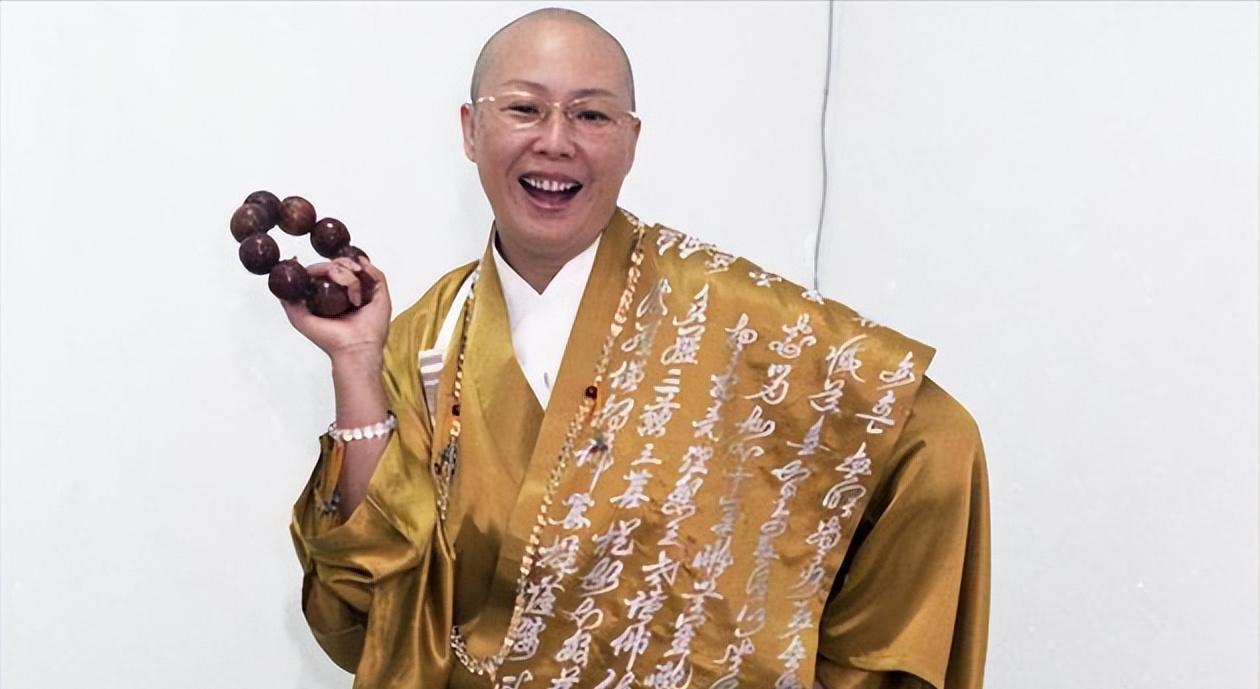 *星艳**出家当尼姑，称看小电影不如自己演，犀利点评林志玲是小黑枣