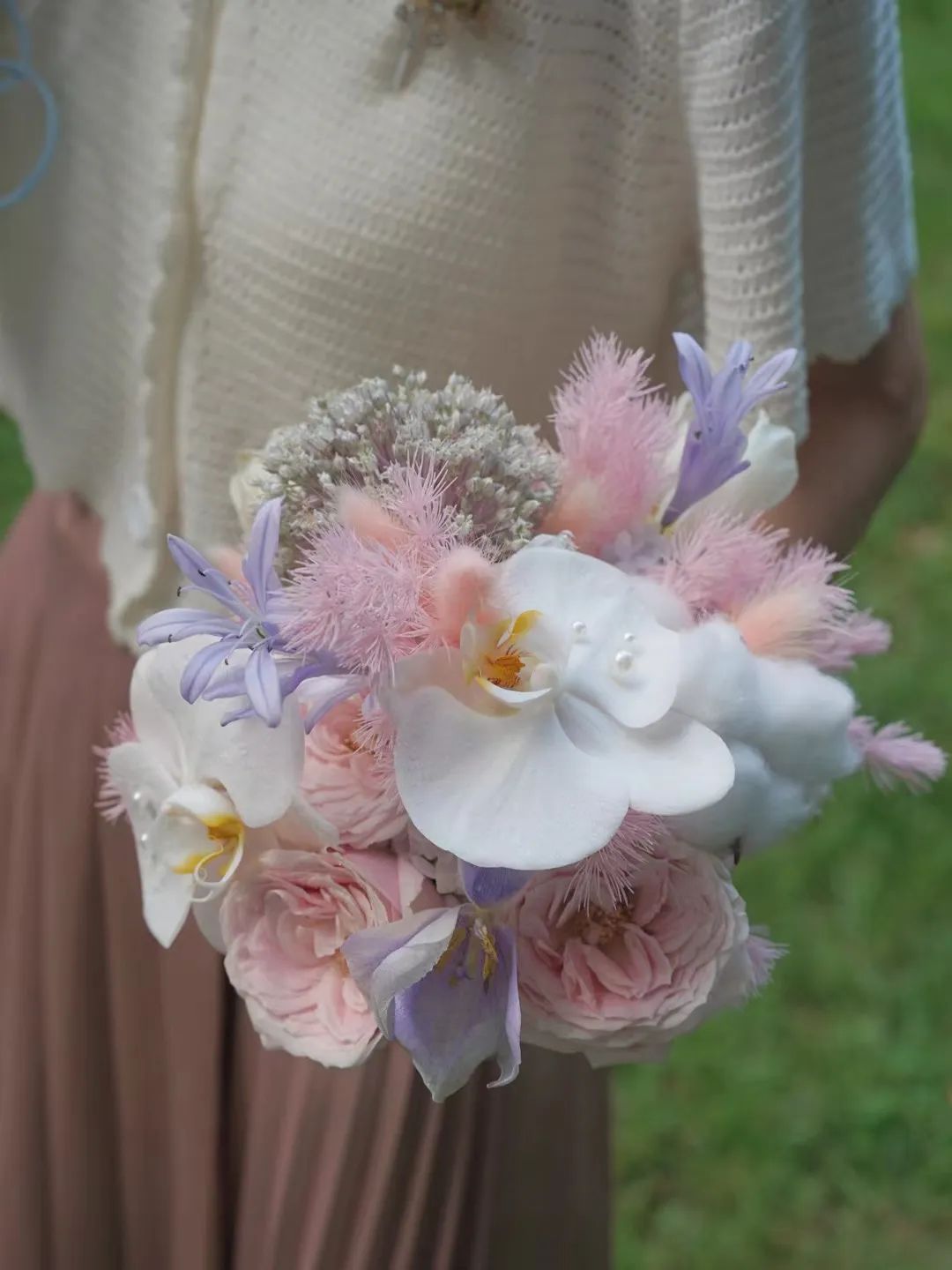 22岁，疫情下开62㎡花店，月营业额做到6万元，独特是他的标签