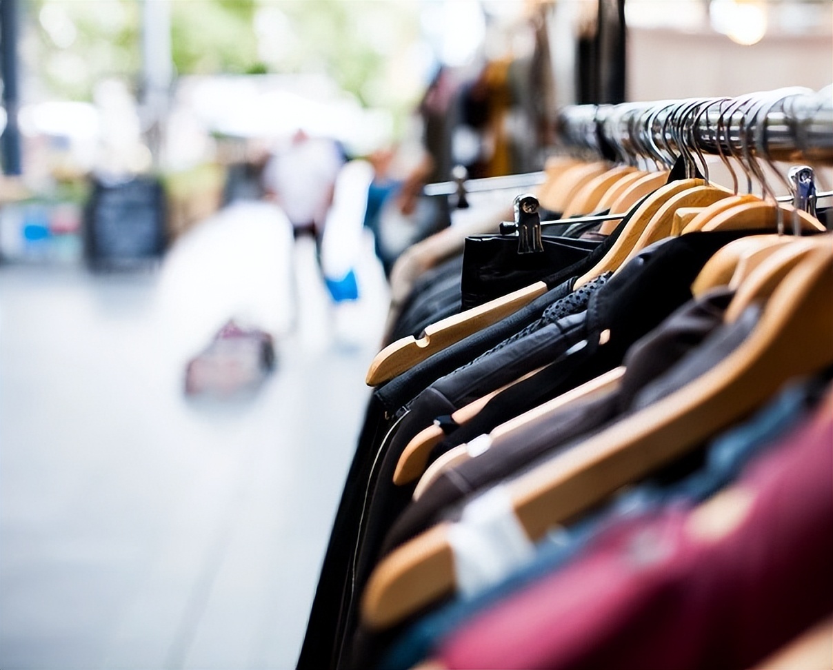 营收利润大跌的优衣库,优衣库跌下神坛