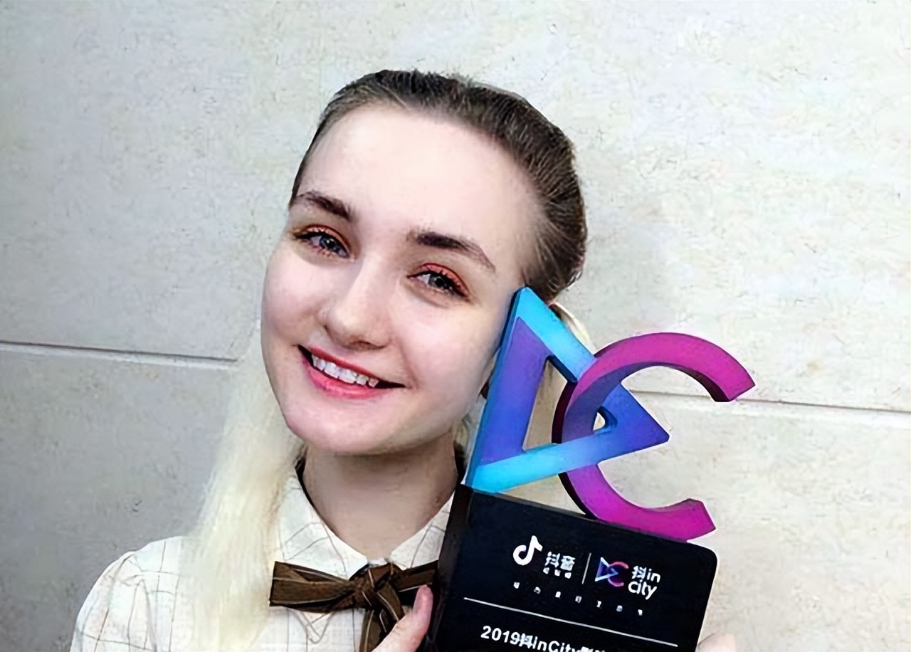 意大利的伯妮与中国婆婆斗智斗勇,意大利超模伯妮个人资料