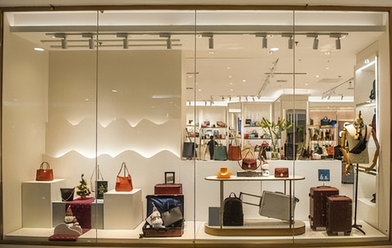 上海“女色贪”终落马！甘愿被三名富商*养包**，随身携带8个安全套