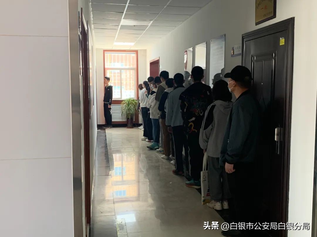 【“三抓三促”行动进行时】西区派出所：周末不打烊开辟“绿色通道”为临考学生保“证”平安