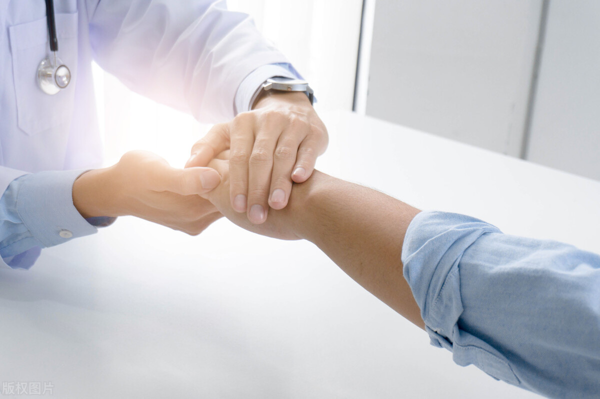 一夜过来手指变杵状指是不是肺癌,杵状指是肺癌的前兆吗