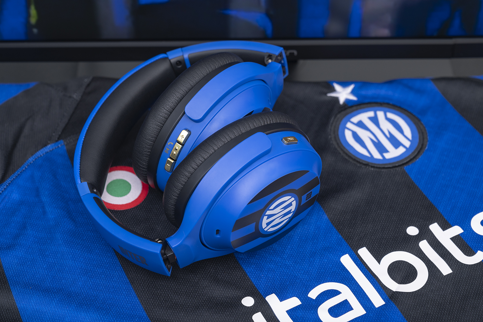 与国际米兰同行，入手西伯利亚羽DM01BA国际米兰定制款