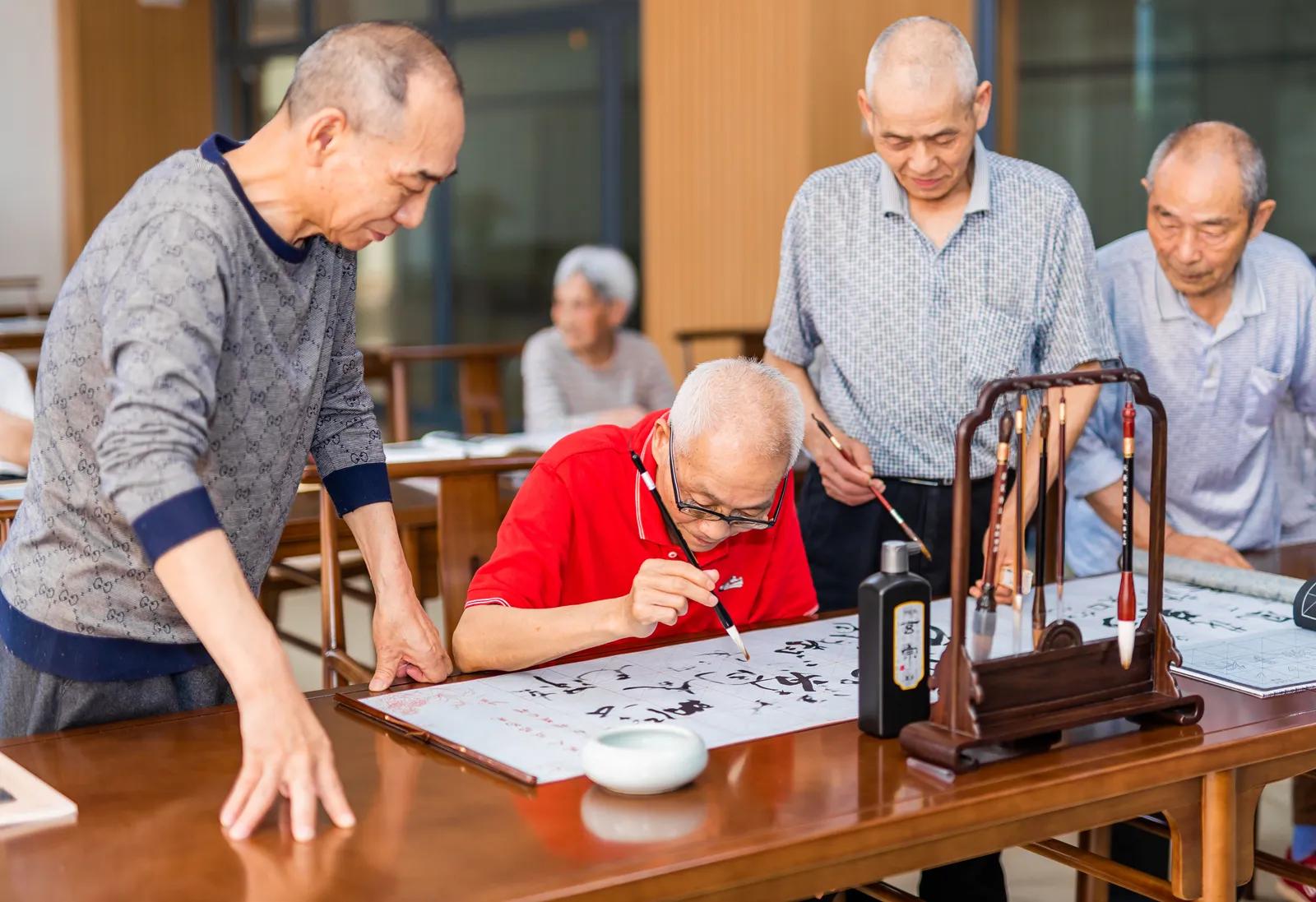 养老公寓就是居家养老吗,什么叫公寓式养老