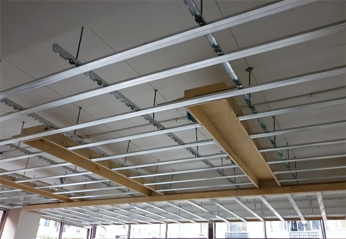 装修吊顶用木龙骨好还是轻钢龙骨,石膏吊顶木龙骨好还是轻钢龙骨好