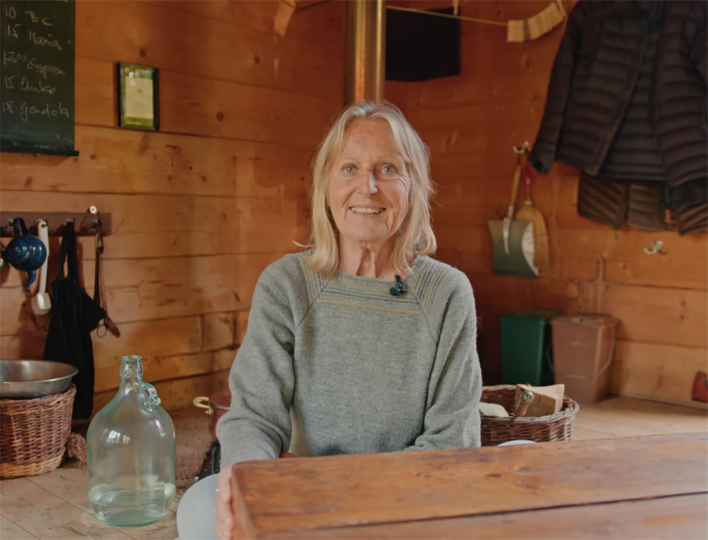 发现一位74岁奶奶的蜗居：16㎡小家没电没暖气，她却一住就是30年