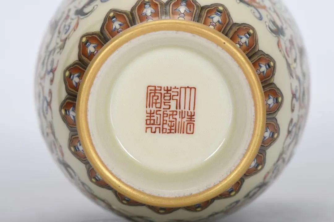 大明宣德青花描金缠枝莲纹玉壶春,清乾隆青釉描金缠枝莲壁瓶