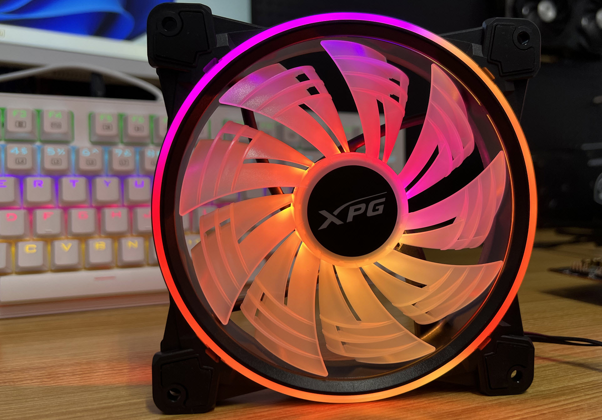 “信仰装机”的真谛，颜值协调性远大于“大杂烩”的高定制电脑