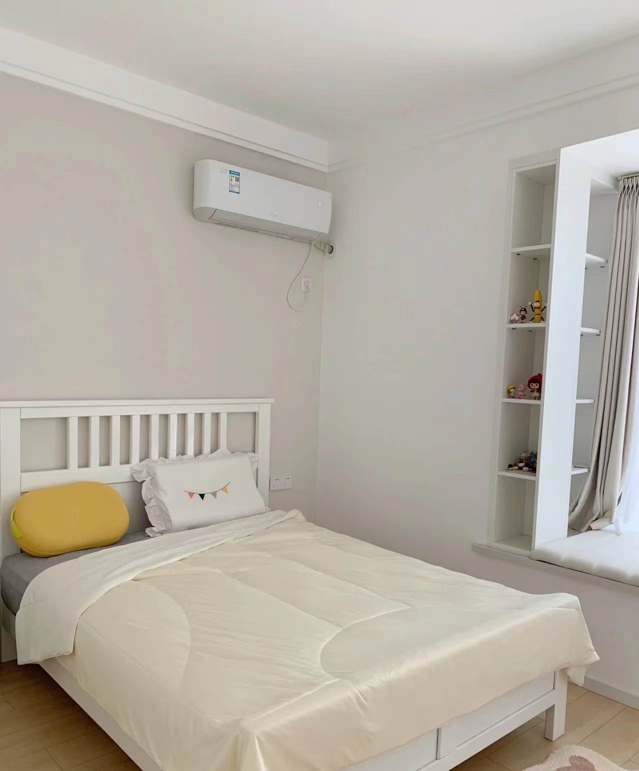 大白墙悬空电视柜颜色搭配效果图,小户型大白墙电视墙