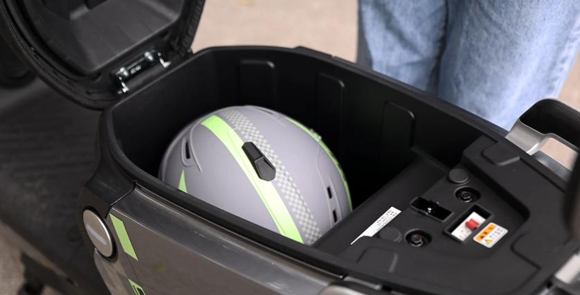 绿源液冷电动车s70真的能骑10年吗,绿源s70骑了60公里充满电需要多久