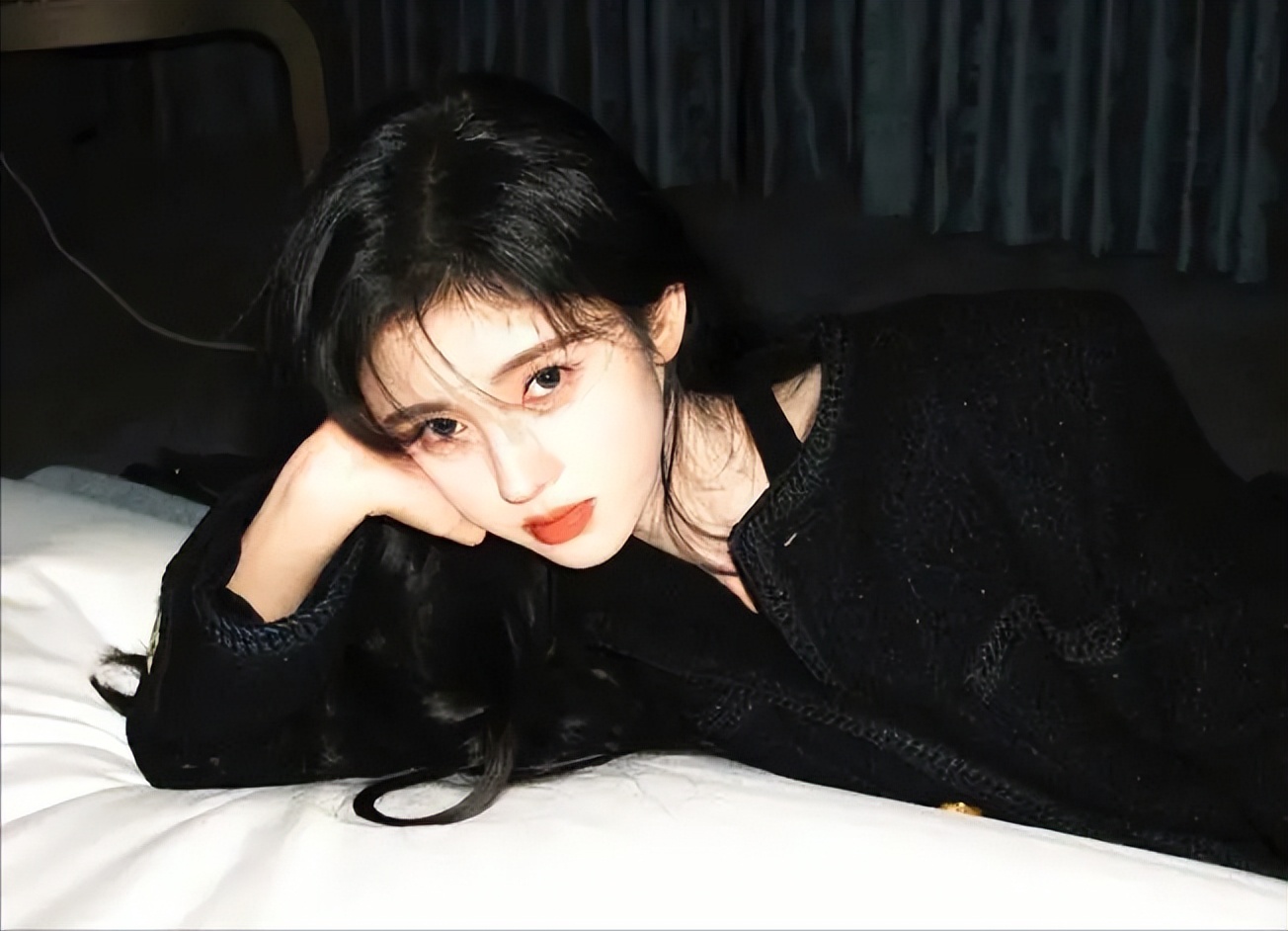 假胸、假屁股、假腹肌、假肩膀，这些明星身上还有什么是真的？