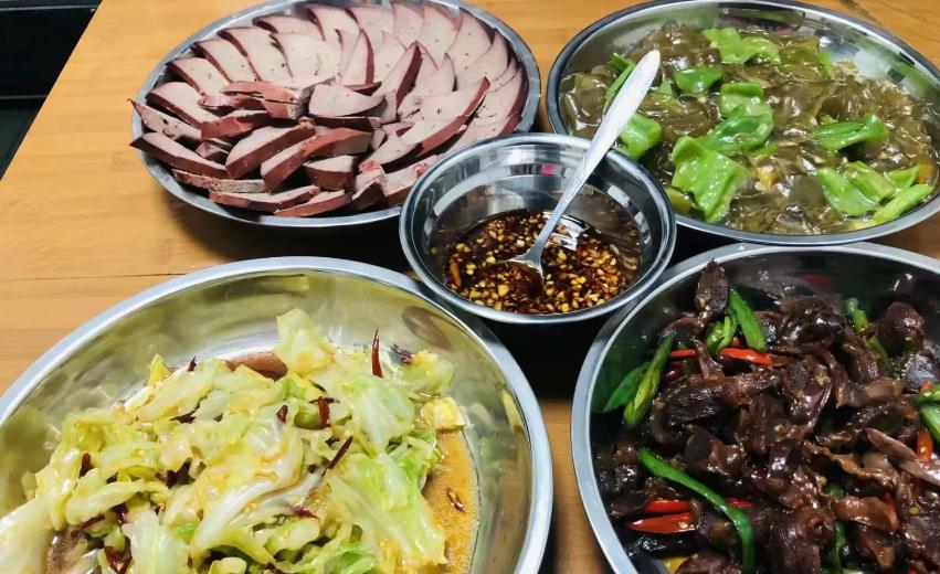 代厨上门服务三个菜大概多久,上门代厨四菜一汤收费68元引热议