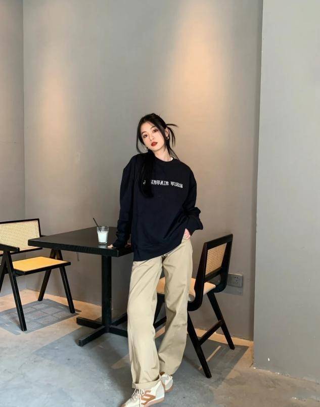 今年流行裤子不皱有垂感,今年裤子流行红色吗