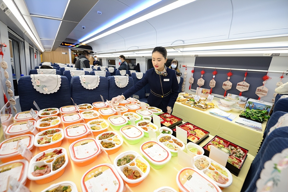 12306回应高铁35元盒饭标价15元,12306回应盒饭售价问题后续