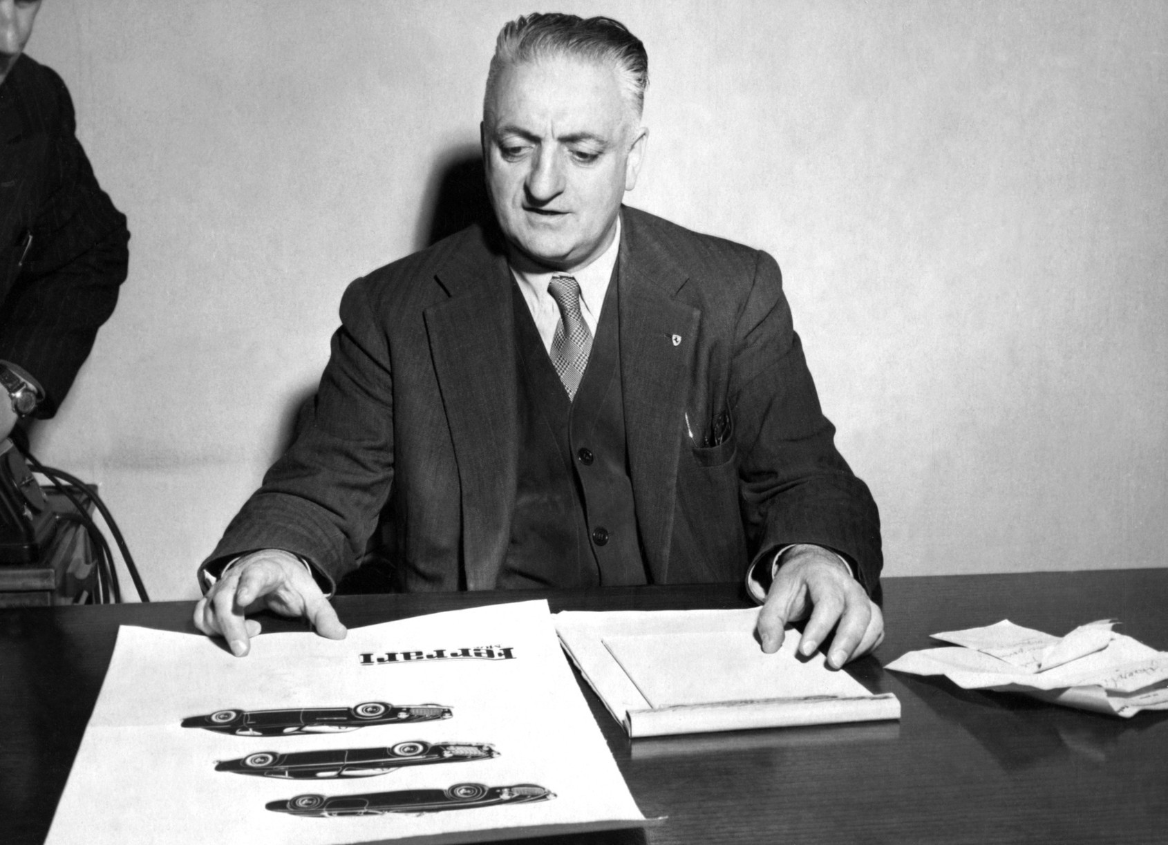 从优秀赛车手到跑车品牌缔造者的变身法拉利之父成长的传奇之路