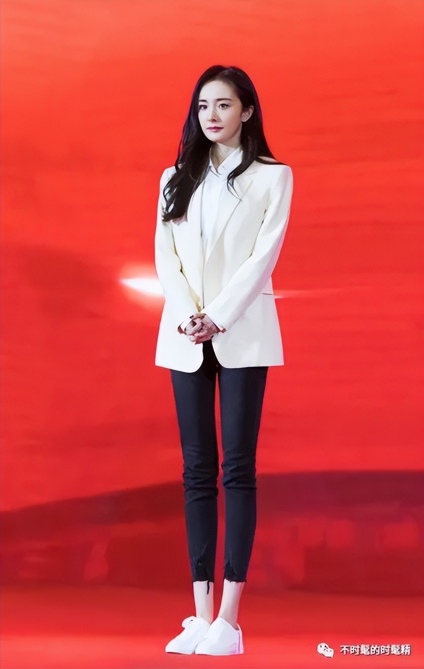 胸大怎么穿衣服不肿,胸大怎样穿衣服才显胸小