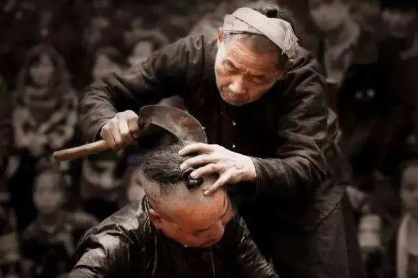 为什么清朝人留辫子前面还剃光头,清朝时候为什么要剃光头留辫子呢