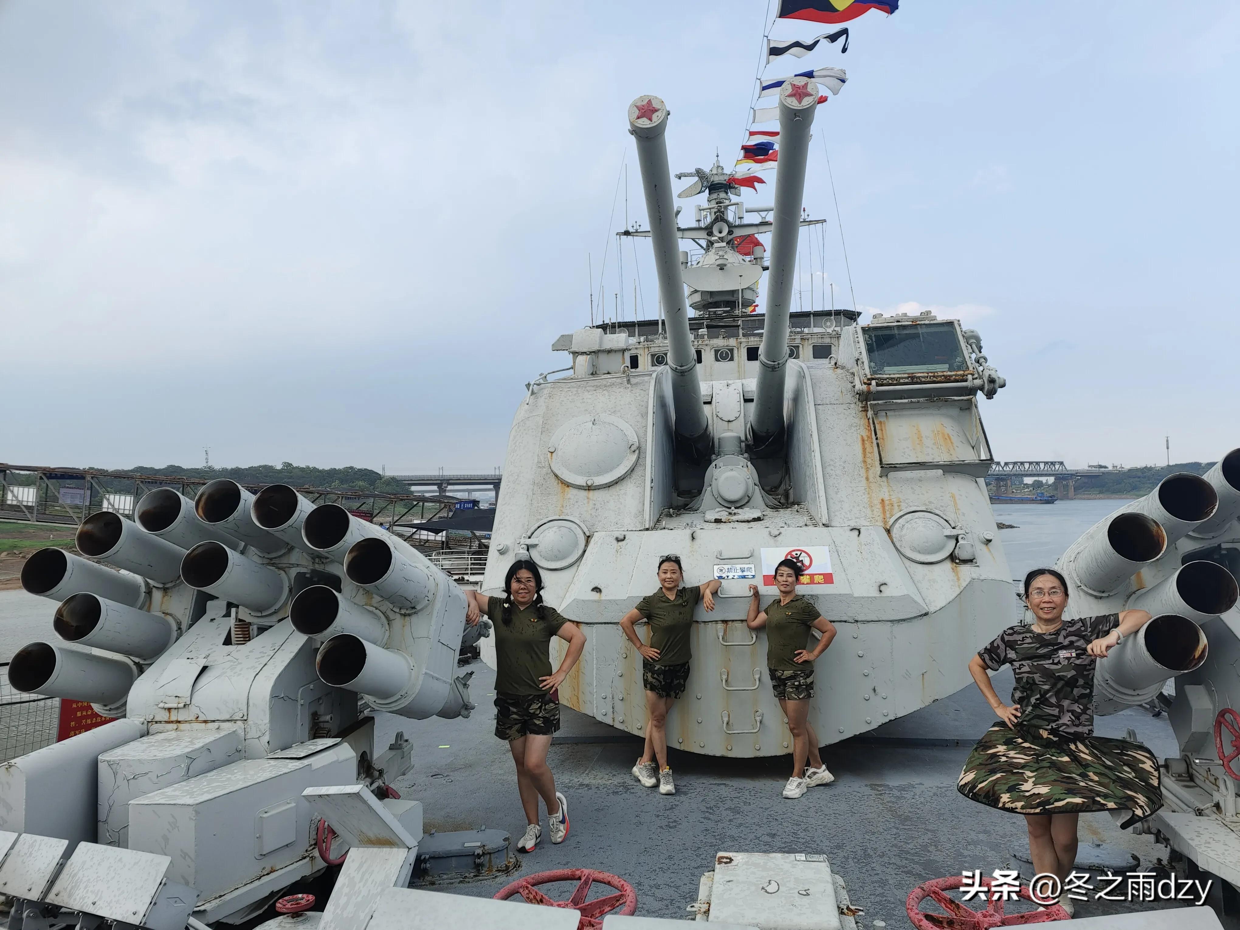 南昌舰主题园凤凰洲湿地公园,凤凰洲建军广场