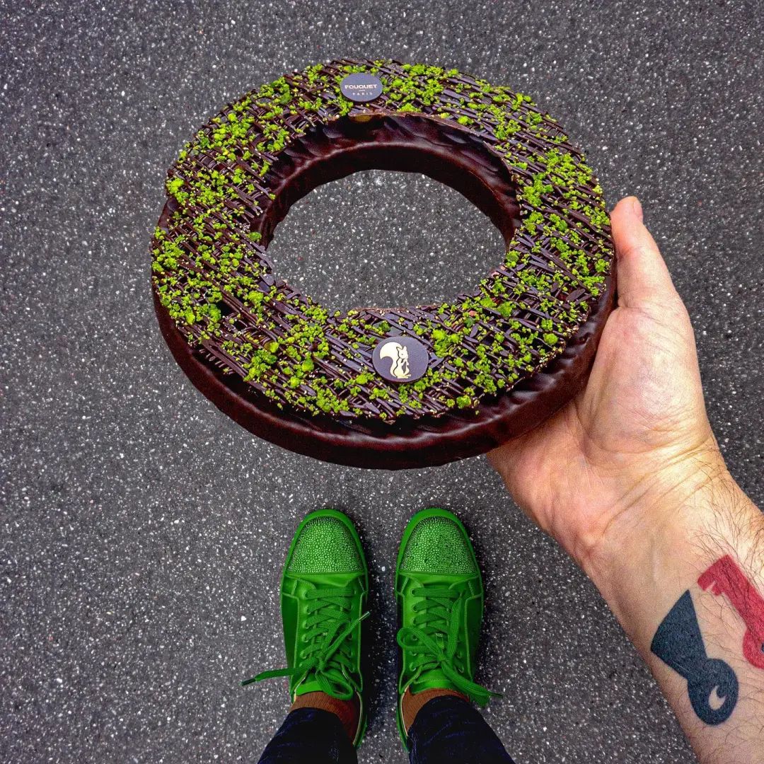 跟着「鞋子哥」逛巴黎甜品！每双鞋都适配！还能这么拍！