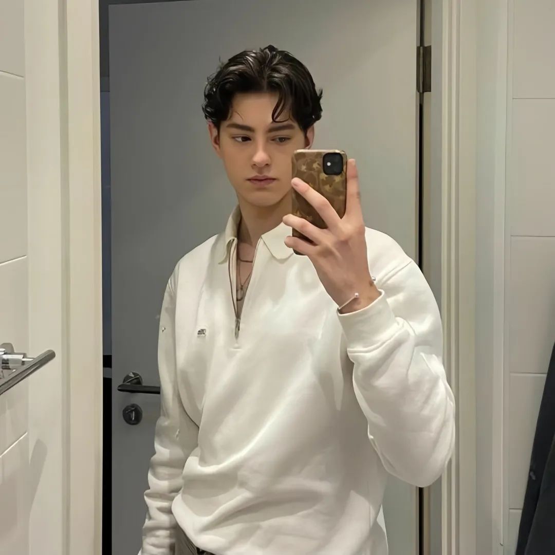 男生干净痞帅的冬季穿搭白色系,夏季粉色系穿搭男生