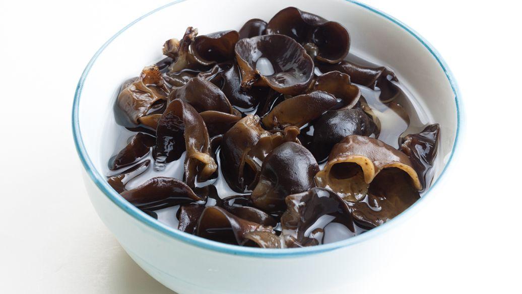 泡发黑木耳多长时间会中毒,黑木耳不能长时间泡辟谣