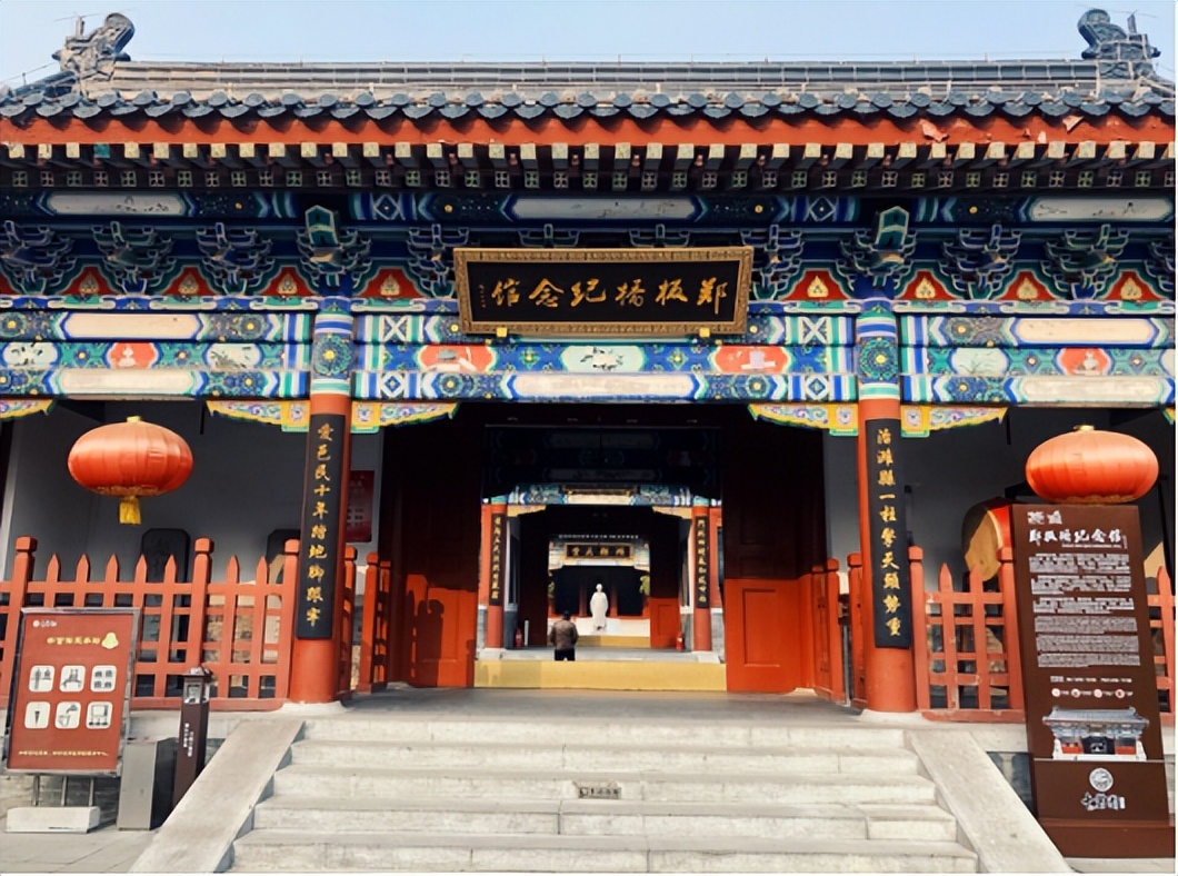 诗溢古风，畅享秋韵。秋已暮、红稀香少