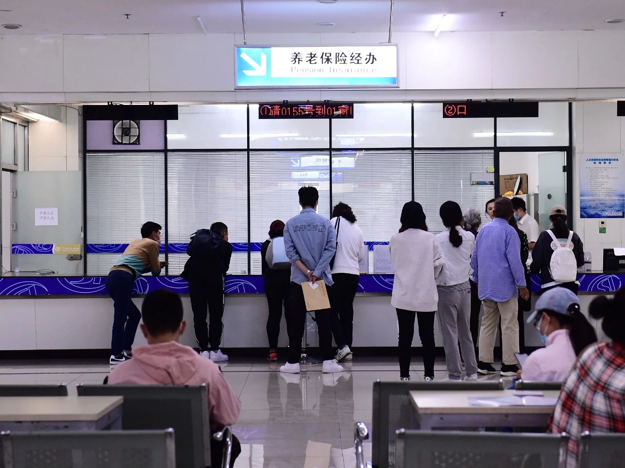 广州女性50岁退休能领到多少工资 (广州50岁退休政策)