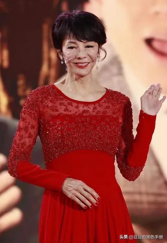 人到中年仍然风韵犹存的两位女星,人老珠黄的18位女星