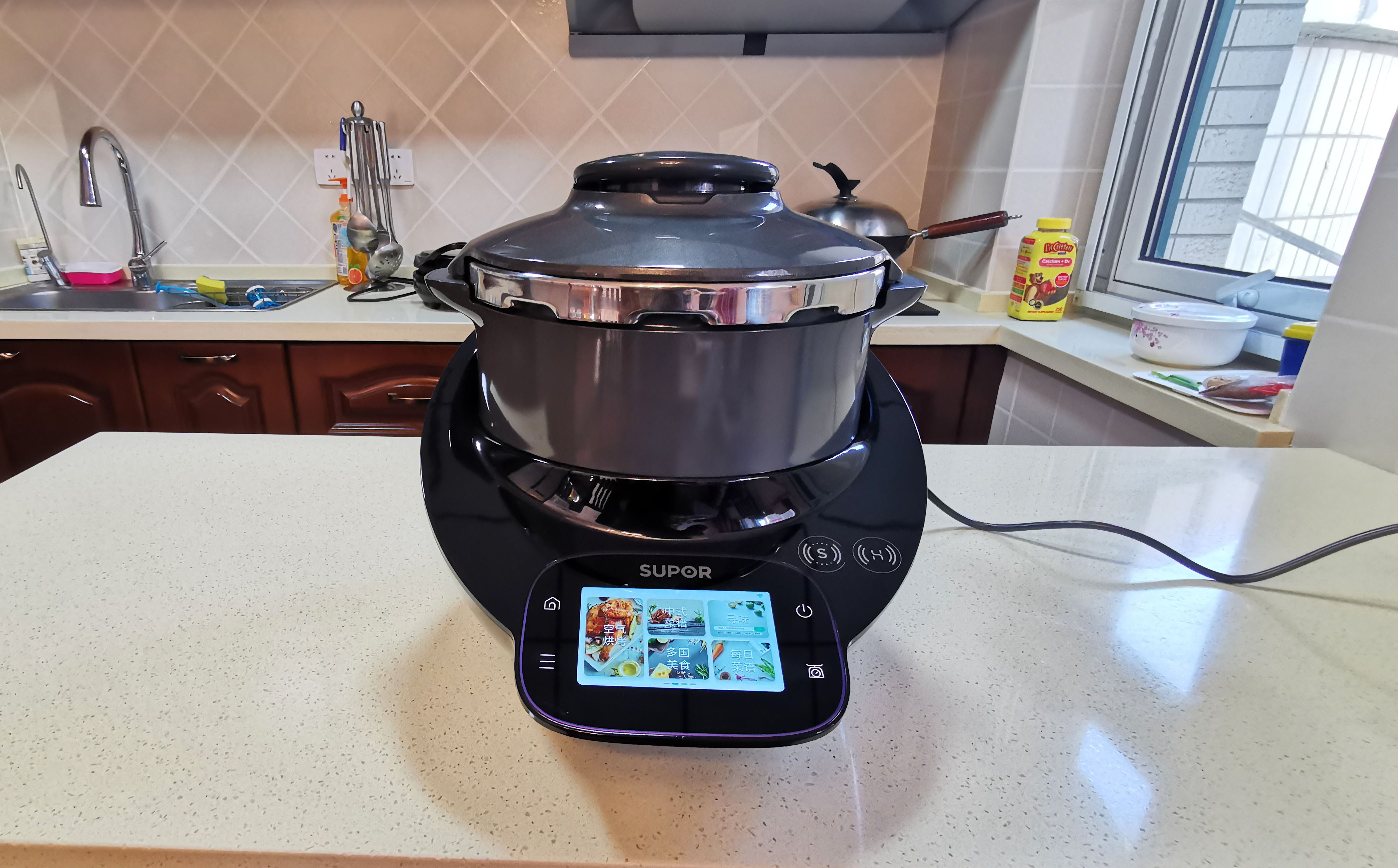 黑科技与顶级大厨交锋,厨房黑科技苏泊尔小c主厨料理机