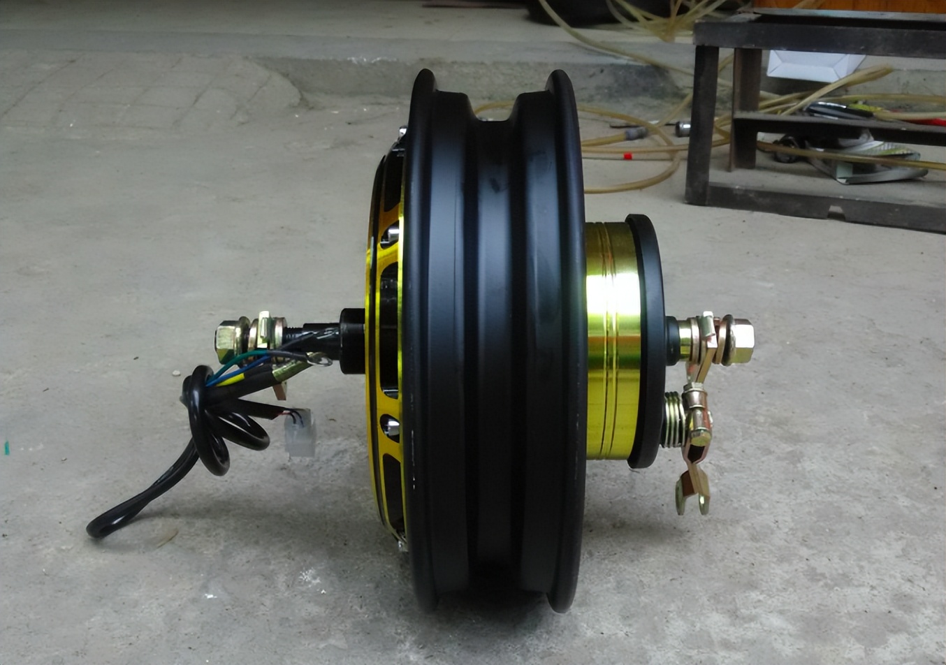 电动车怎么看电机是多少w,电动车400w和800w的区别