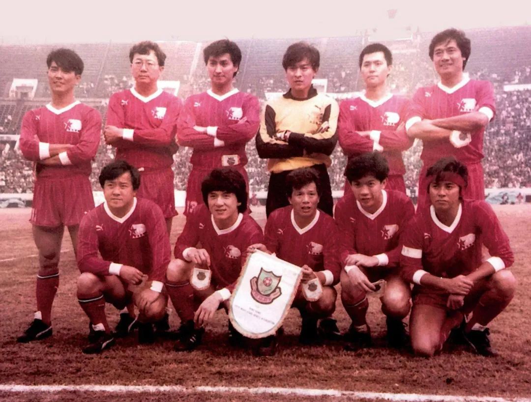 6位港星到成都踢球赛，个个大腹便便发福明显，75岁TVB女星同行