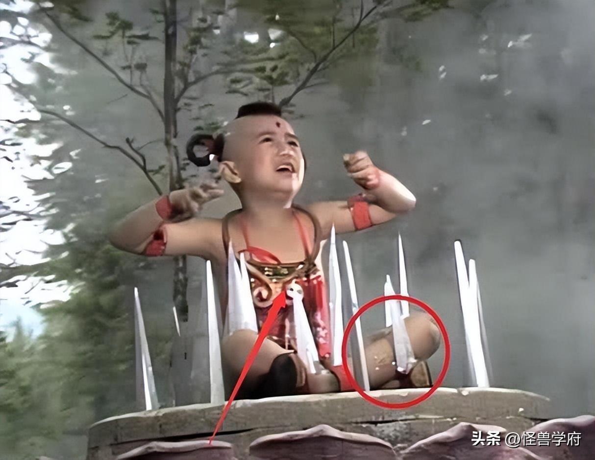 输血管跟电线杆都还能忍，但那个玩手机的，真拿观众当傻子不成？