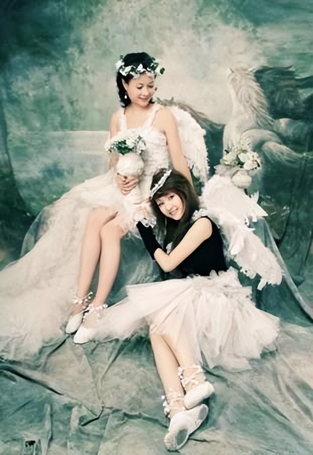 谁说虎毒不食子?亲手把郭美美推入深渊的始作俑者,是她亲妈