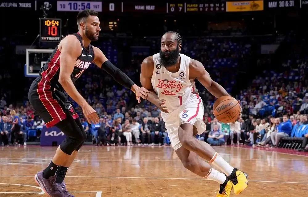 76人终于等来恩比德,与恩比德一起加入76人
