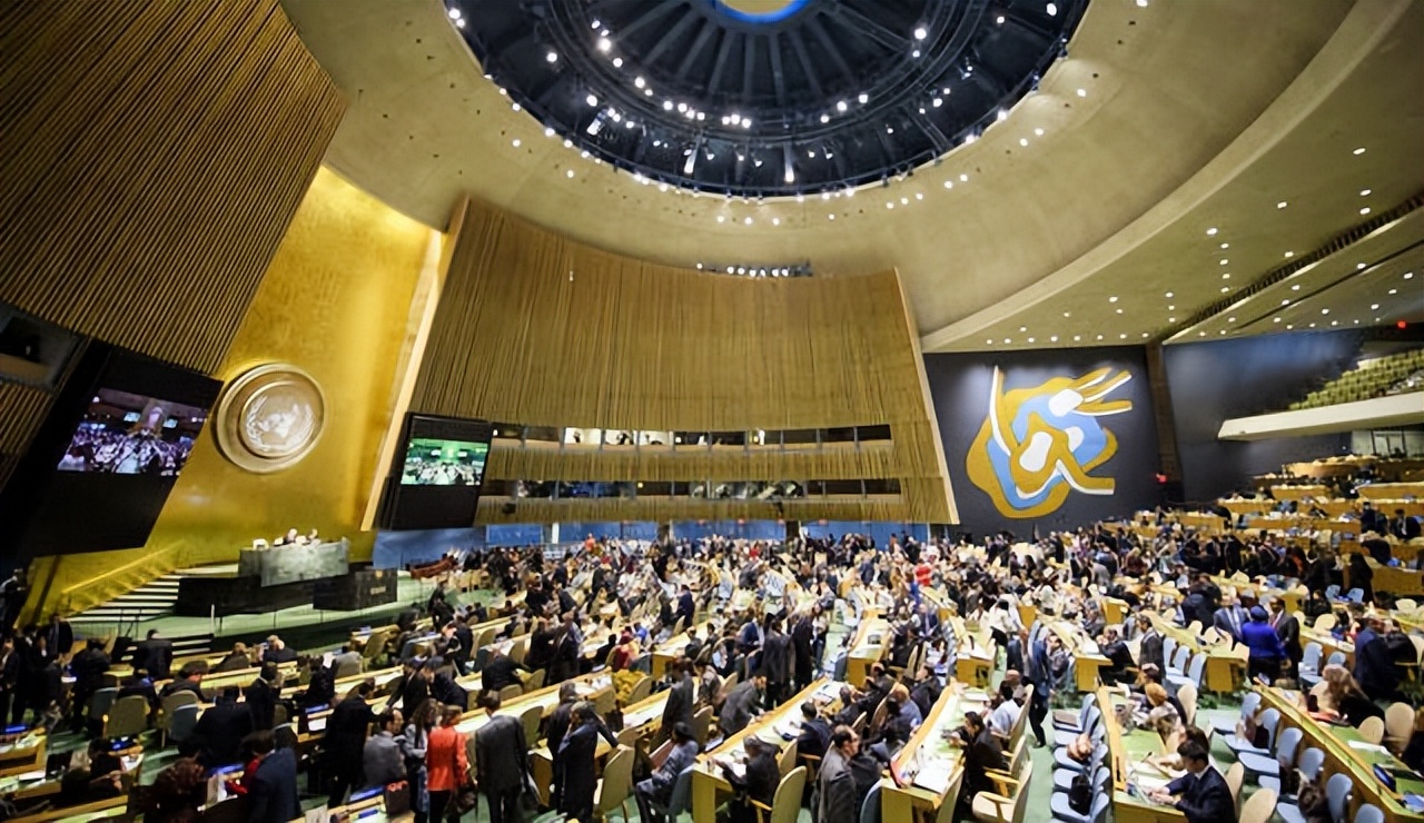 鎷滅櫥鍥炲簲鏈濋矞鍙戝皠涓ゆ灇瀵煎脊,鎷滅櫥瀵规湞椴滃彂灏勫寮圭殑鐪嬫硶