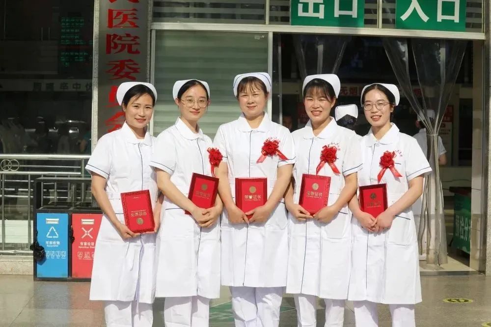 发展护士队伍改善护理服务的感悟,发展护士队伍改善护理服务1500字