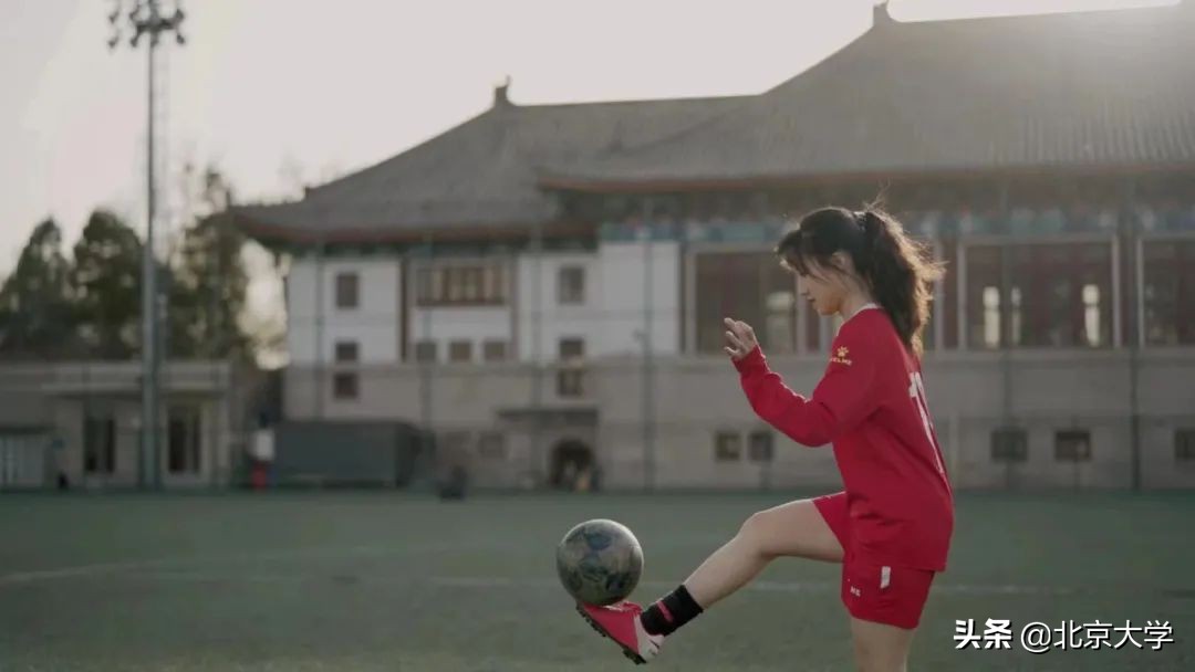 北大女足又酷又飒,北大女足啦啦队