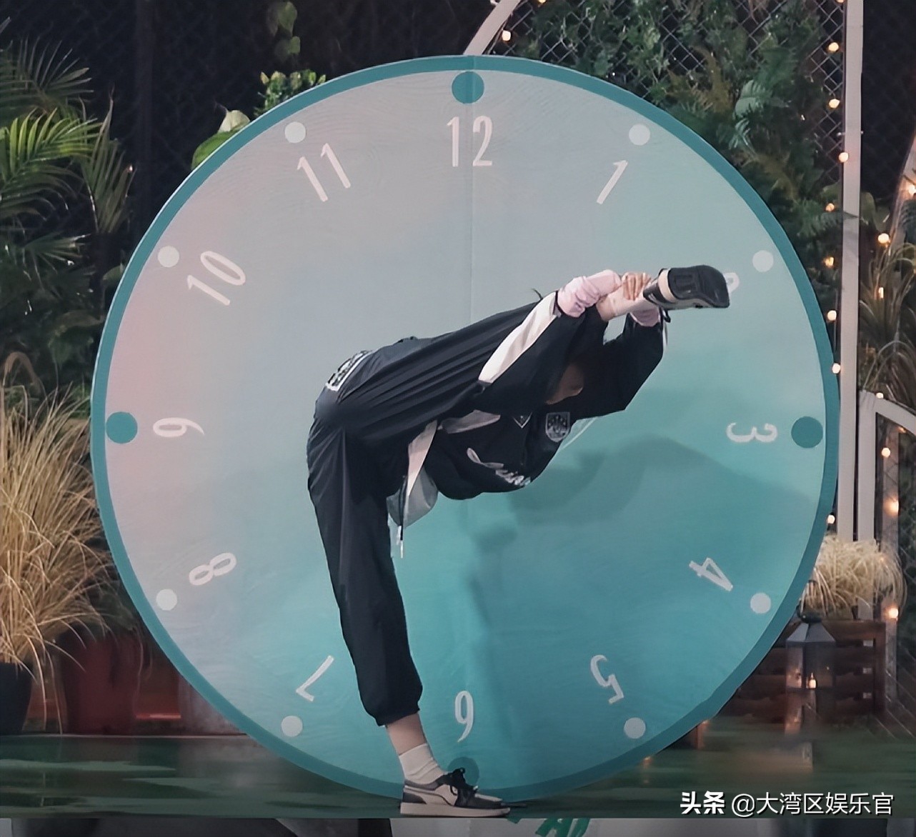 浪姐2左小青表演空中劈叉,浪姐劈叉接力完整版