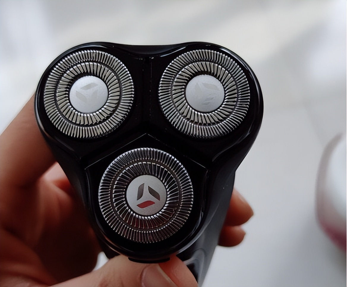 飞利浦100元左右剃须刀哪款好,飞科剃须刀9.3和飞利浦1213哪个好