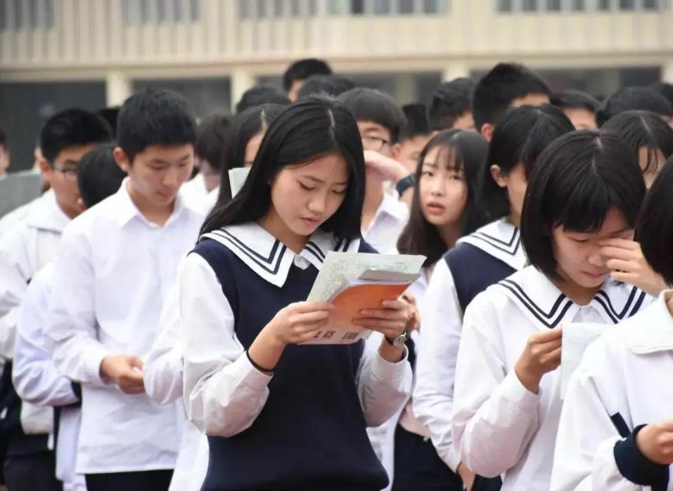 “我最想感谢中国男足”，中考考生被问想感谢谁，他的理由太好笑