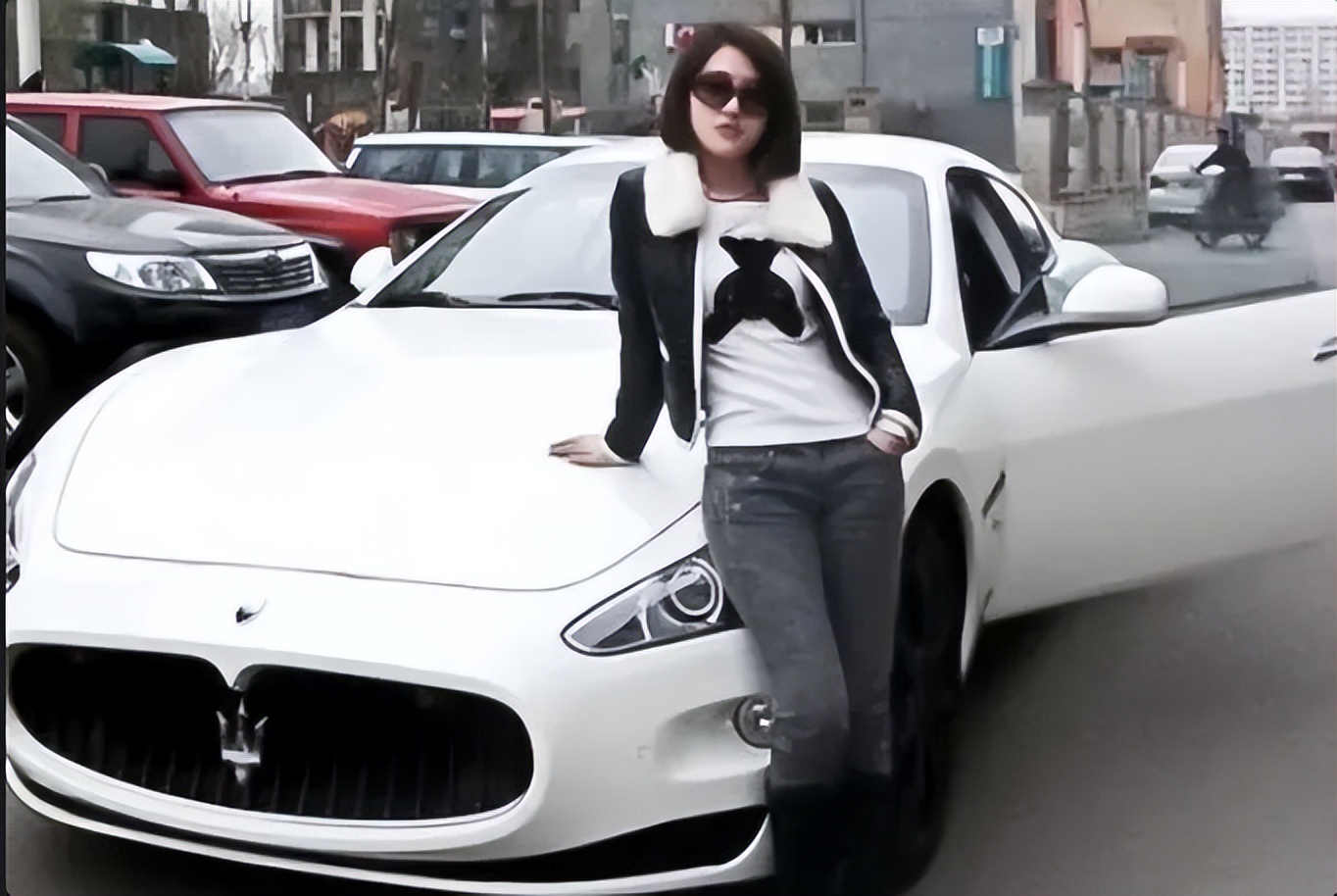 谁说虎毒不食子?亲手把郭美美推入深渊的始作俑者,是她亲妈