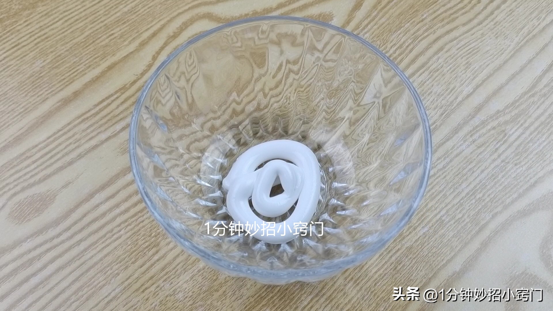 只要牙膏就能做出来的胶水,怎么用胶水不需要牙膏做起泡胶