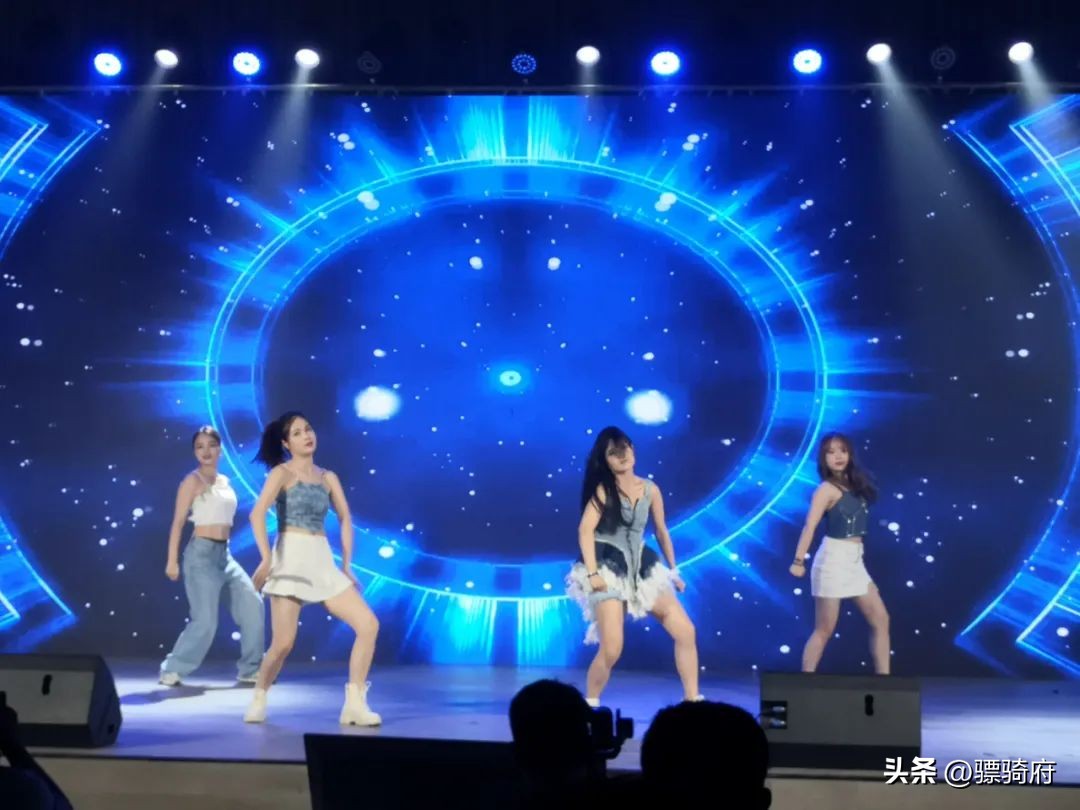 王野200摩托车官方价,motofino小马300落地价