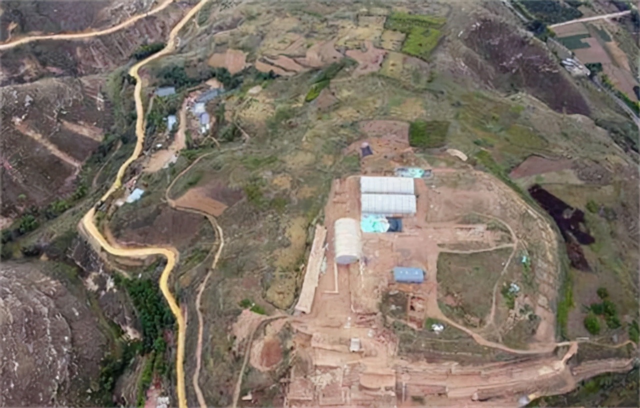 七旬老人50年收藏千万,老人痴迷古玩