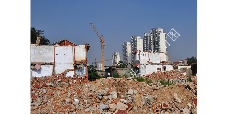 离婚夫妻财产要平分吗,离婚女方挣的钱还分给男方吗