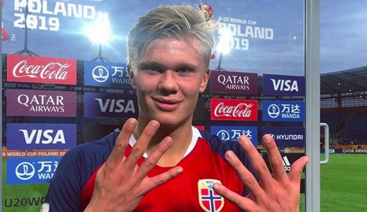 梦回足坛球星18岁！小贝盛颜卡卡惊艳魔人丑帅姆总桀骜大罗那么瘦