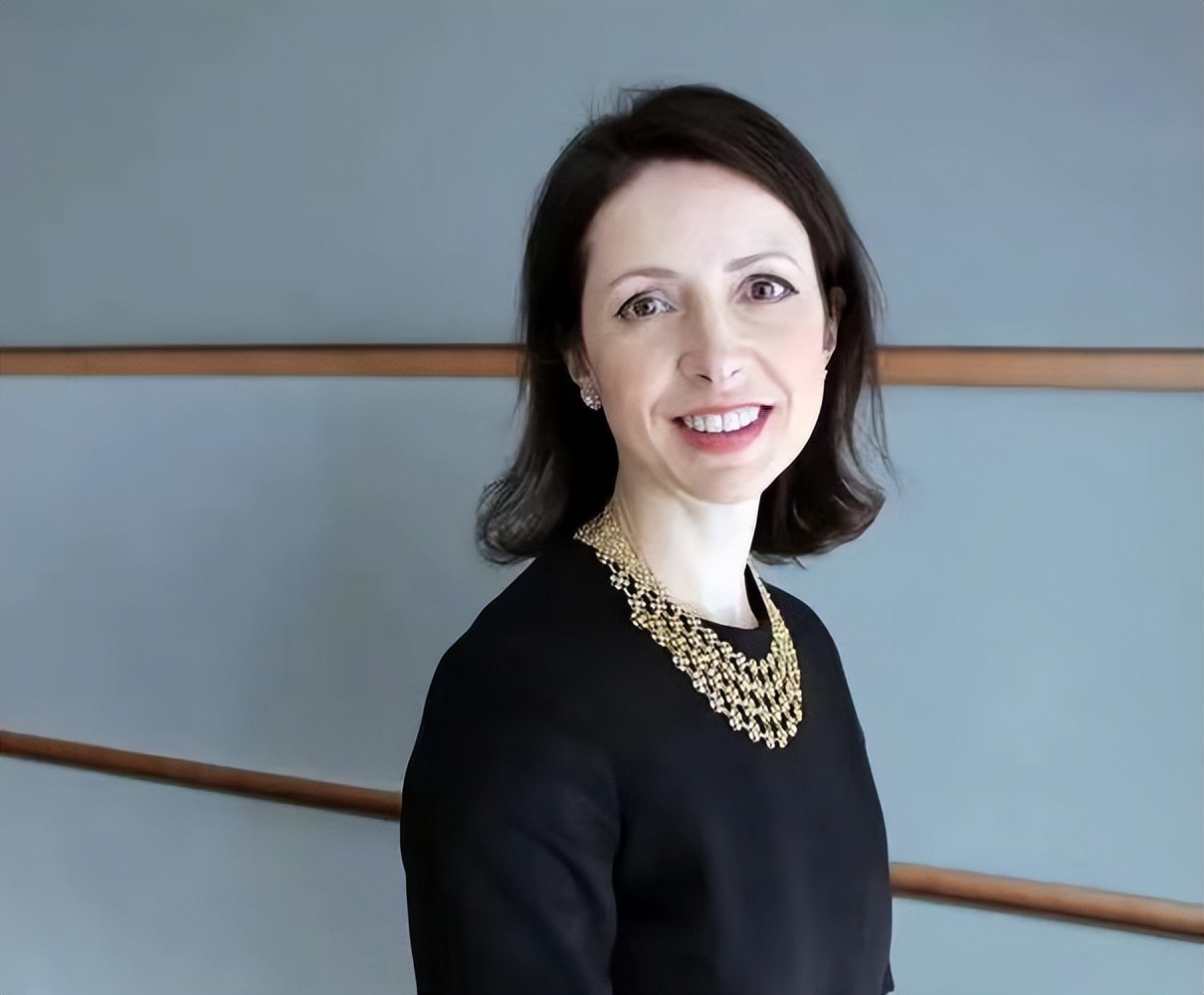 “没用的女人”海伦娜：连生9娃掌管千亿资产集团，怎么做到的