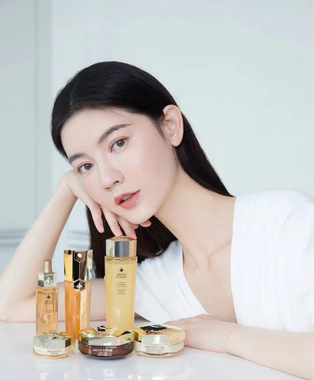 赫莲娜贵还是娇兰,为什么赫莲娜现在这么便宜