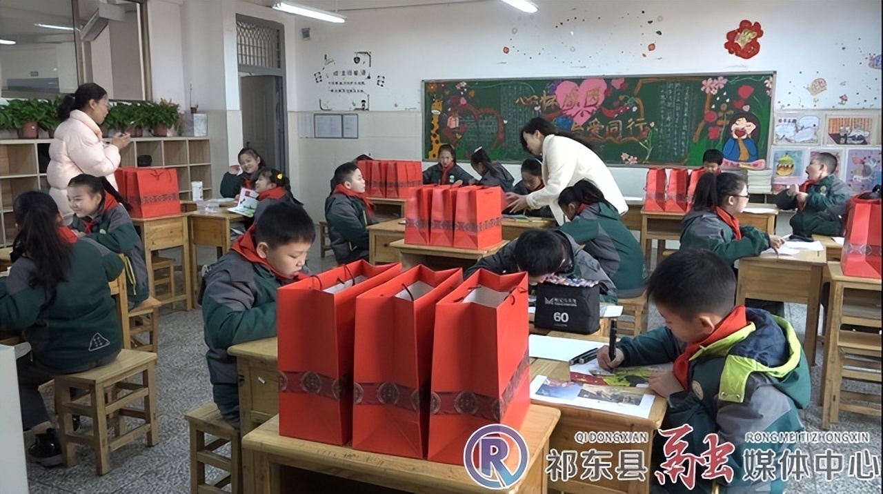 小学生给边防军人的礼物,小学生送给边防战士的礼物